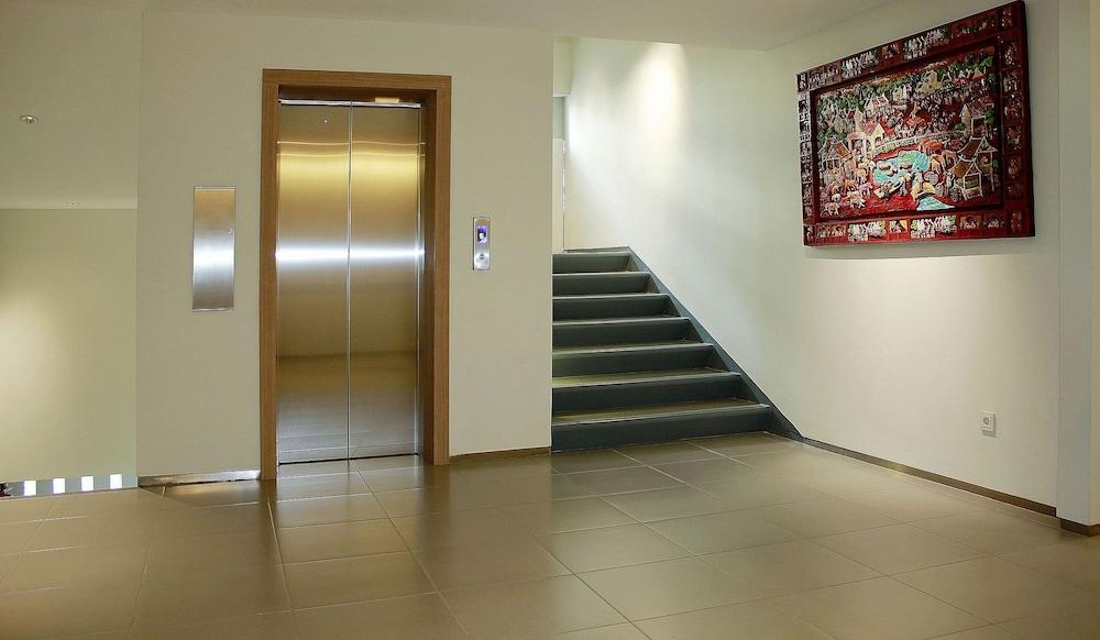 Zen Rooms Patra Kuningan Syariah Jakarta Exterior photo